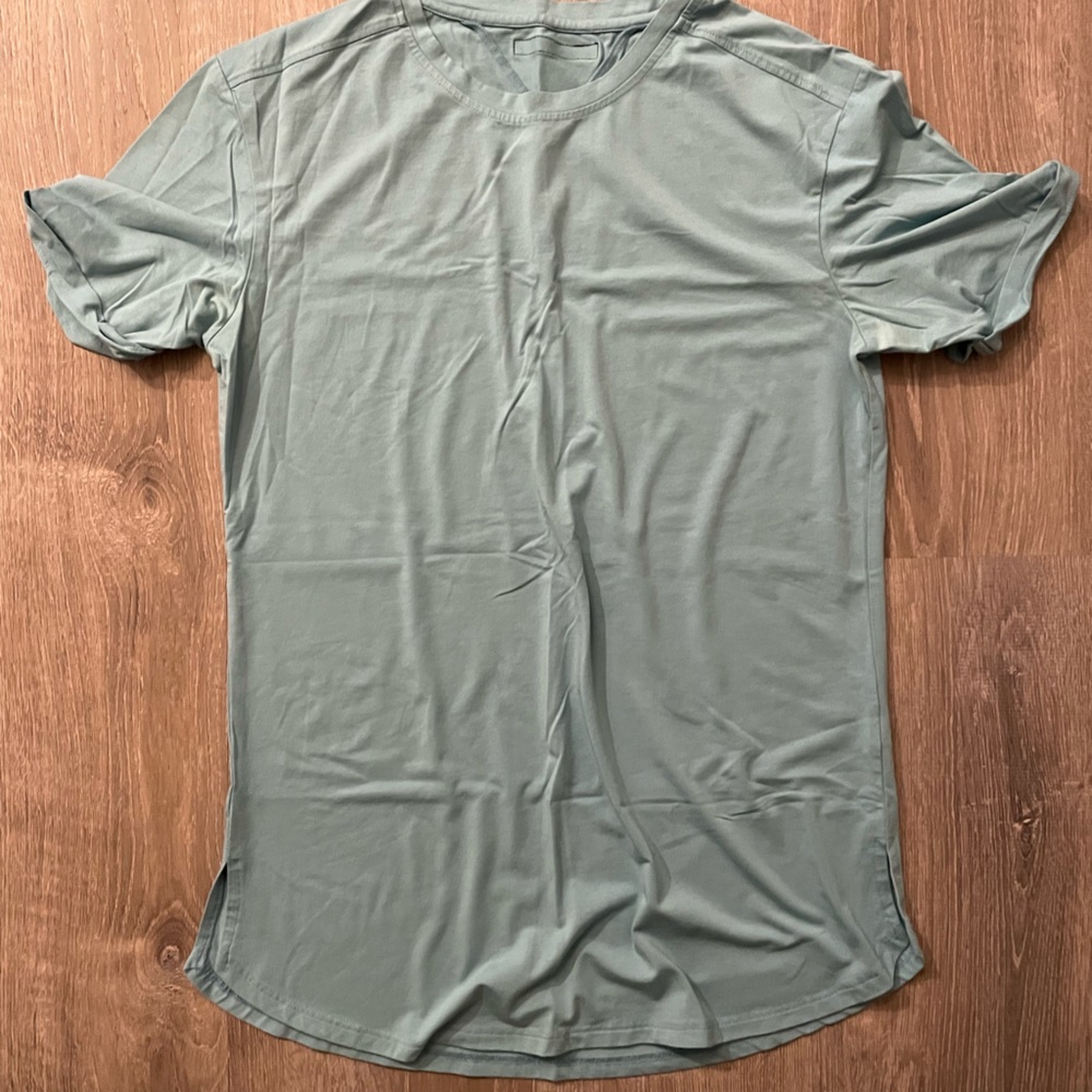 Alphalete cuffed sleeve shirt